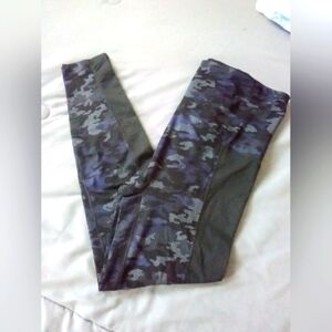SPANX BY SARA BLAKELY CAMO LEGGINGS